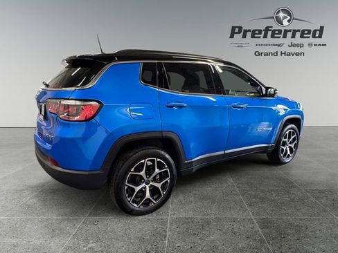 Used 2025 Jeep Compass Limited AWD/4WD image 17