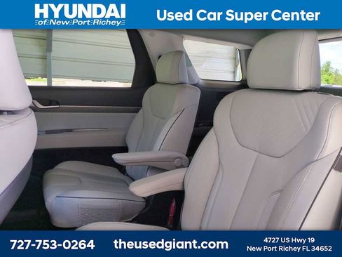 Used 2024 Hyundai Palisade SEL w/ Premium Package FWD image 16