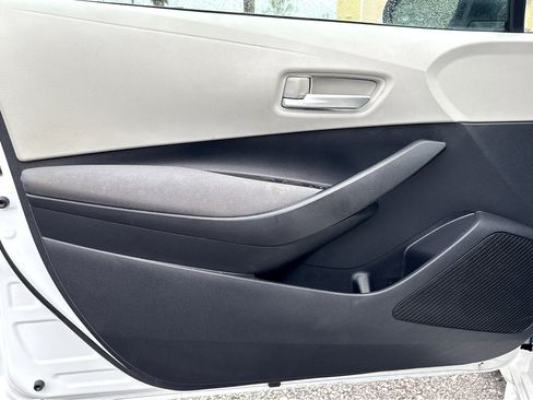 Used 2021 Toyota Corolla LE image 17
