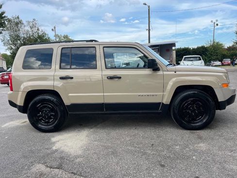 Used 2017 Jeep Patriot Sport image 2