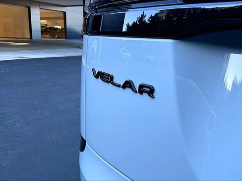 Used 2025 Land Rover Range Rover Velar Dynamic SE image 32