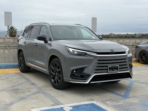 New 2026 Lexus TX 500h AWD image 2