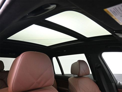 Used 2023 BMW X7 xDrive40i w/ Executive Package image 23