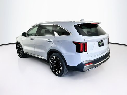 Used 2025 Kia Sorento EX w/ Panoramic Sunroof Package FWD image 5