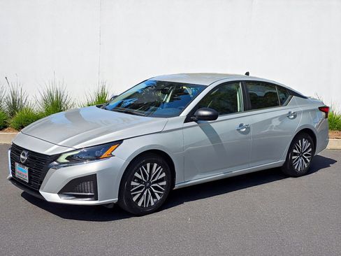 Used 2024 Nissan Altima 2.5 SV image 7