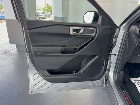 Certified 2022 Ford Explorer ST w/ ST Street Pack RWD image 8
