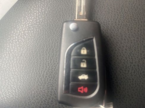 Used 2018 Toyota Camry SE image 17