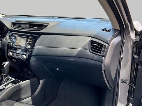 Used 2017 Nissan Rogue SV FWD image 19