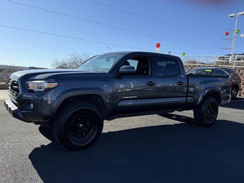 Used 2018 Toyota Tacoma SR5 image 9