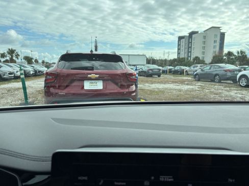 Used 2025 Volkswagen Jetta Sport image 14