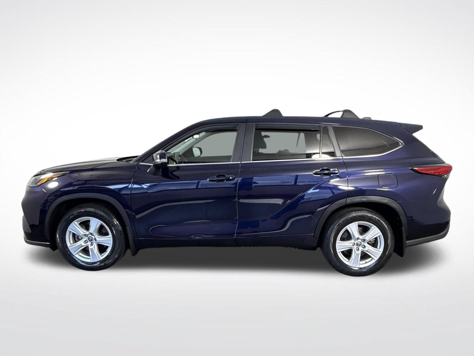 Used 2023 Toyota Highlander LE FWD image 30