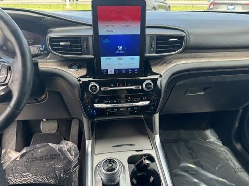 Used 2021 Ford Explorer Platinum w/ Equipment Group 601A AWD/4WD image 17