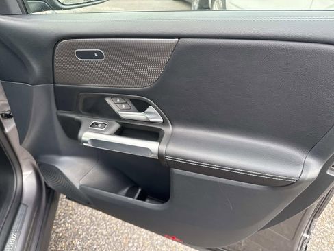 Used 2022 Mercedes-Benz GLB 250 image 13