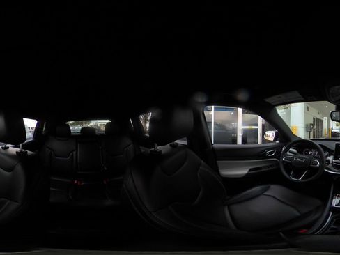 Used 2025 Jeep Compass Limited image 42