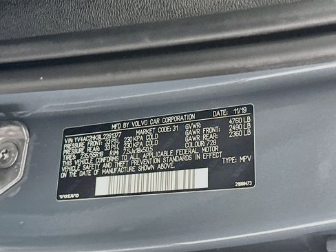 Used 2020 Volvo XC40 T4 Momentum FWD image 12