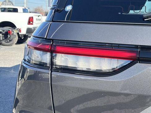 Used 2023 Jeep Grand Cherokee Altitude image 9