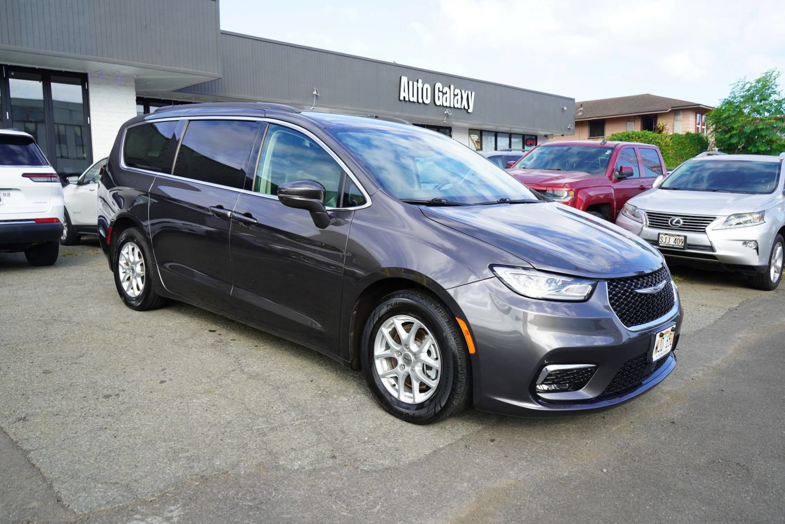 Used 2022 Chrysler Pacifica Touring-L FWD image 3