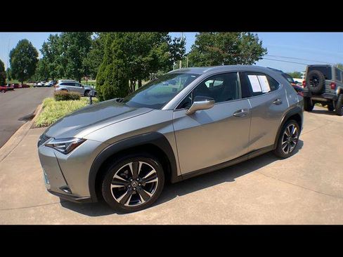 Certified 2022 Lexus UX 200 w/ Accessory Package (Z2) FWD image 4