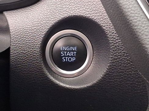 Used 2022 Toyota Corolla Cross XLE w/ Convenience Package image 23