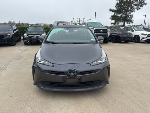 Used 2021 Toyota Prius XLE image 2