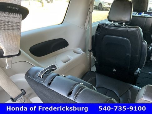 Used 2024 Chrysler Pacifica Touring-L FWD image 26
