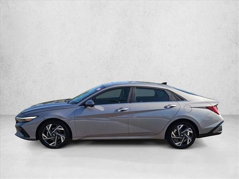 Used 2024 Hyundai Elantra Limited FWD image 9