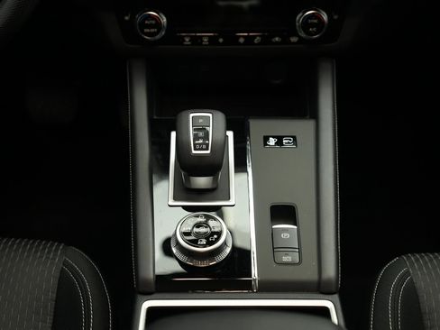 Used 2025 Mitsubishi Outlander ES image 28