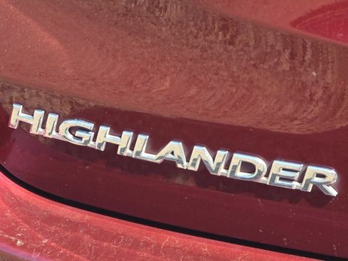 Used 2014 Toyota Highlander XLE w/ Preferred Accessory Package AWD/4WD image 25
