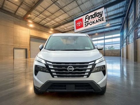 Used 2025 Nissan Rogue SV AWD/4WD image 2