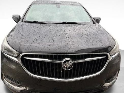 Used 2018 Buick Enclave Essence w/ Trailering Package FWD image 3