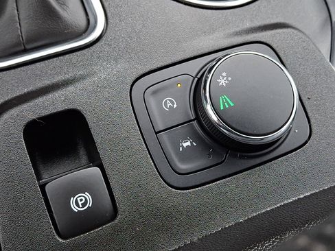 Certified 2023 Chevrolet Traverse LT FWD image 27