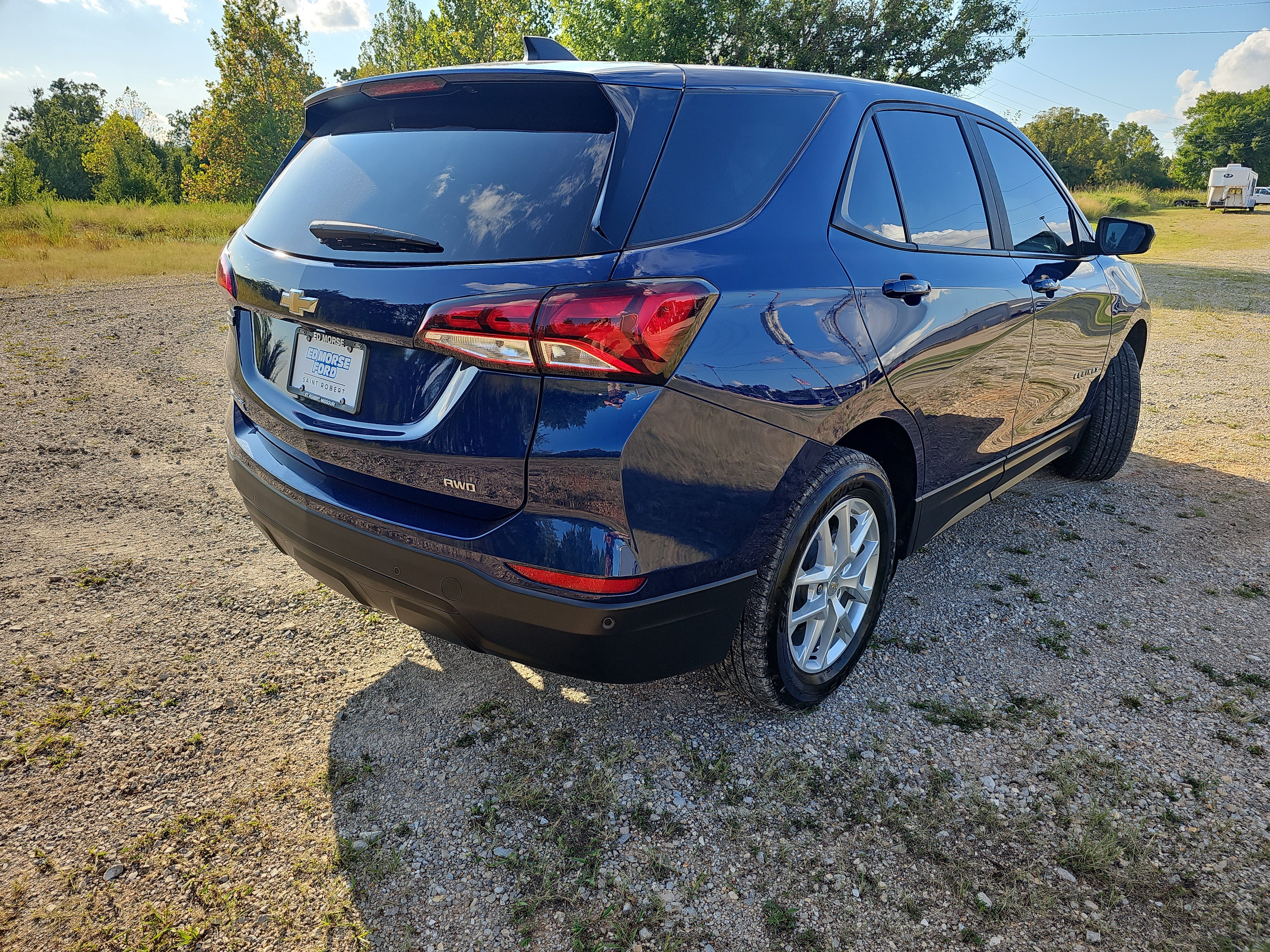 Used 2023 Chevrolet Equinox LS w/ LS Convenience Package AWD/4WD image 4
