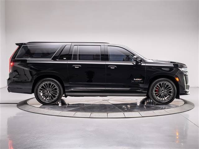 Used 2023 Cadillac Escalade ESV V w/ Heavy-Duty Trailer Package AWD/4WD image 6