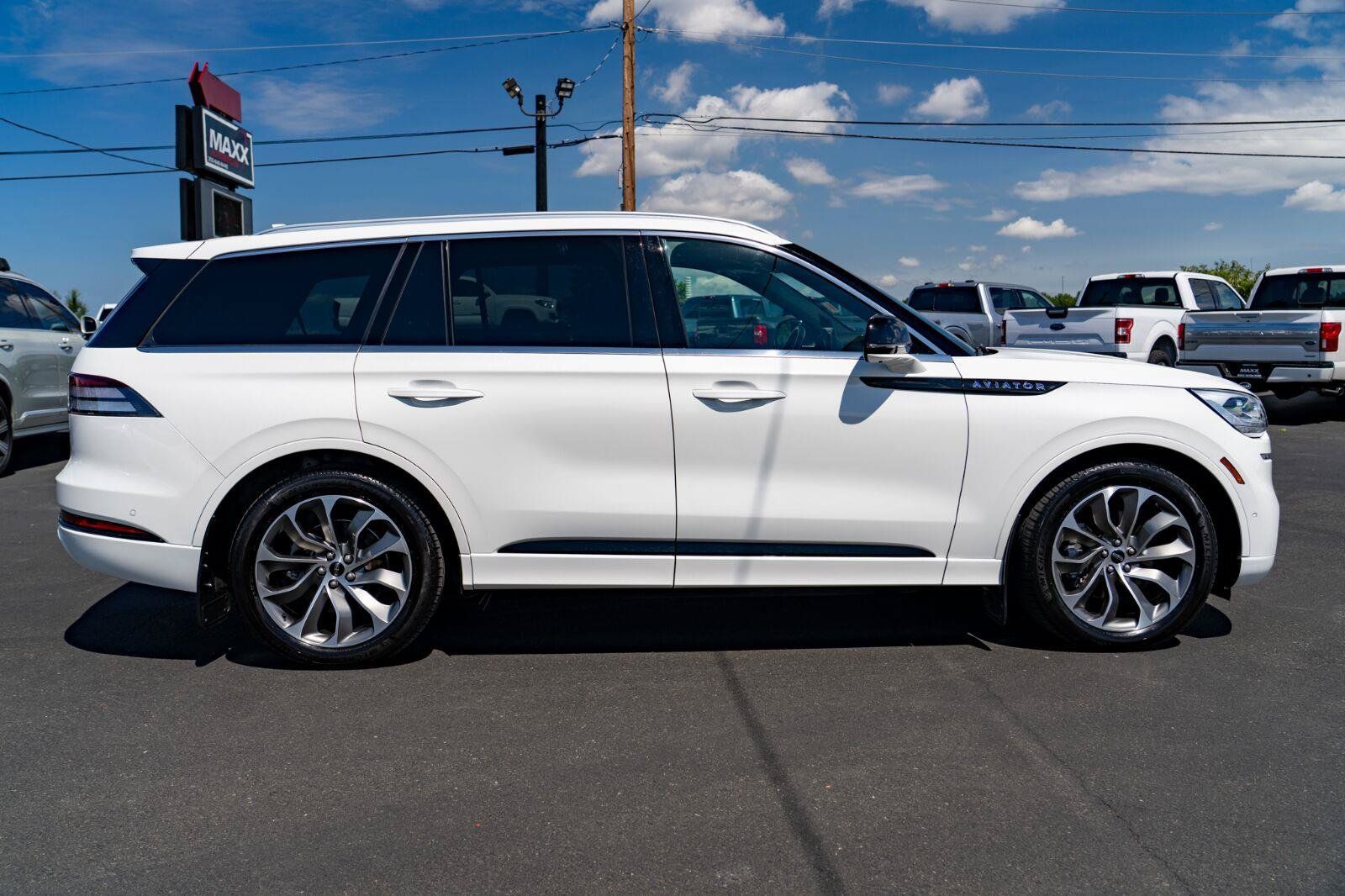Used 2021 Lincoln Aviator Grand Touring w/ Equipment Group 302A AWD/4WD image 8