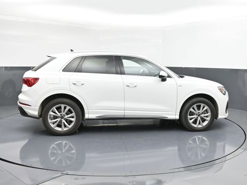Used 2023 Audi Q3 2.0T Premium w/ Convenience Package image 9