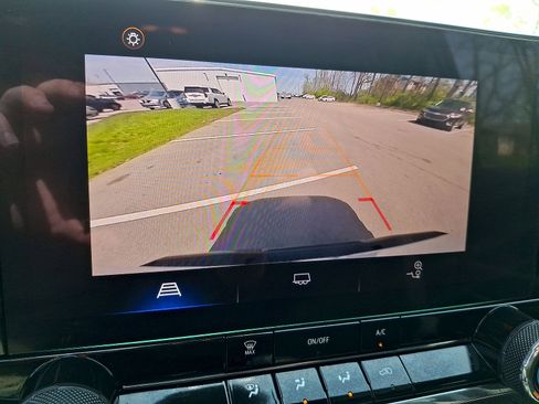Used 2023 Chevrolet Colorado W/T RWD image 15