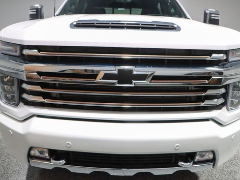 Used 2023 Chevrolet Silverado 2500 High Country w/ Z71 Off-Road Package image 4