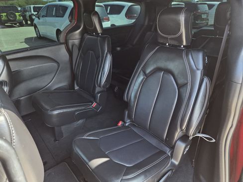 Used 2026 Chrysler Voyager LX FWD image 20