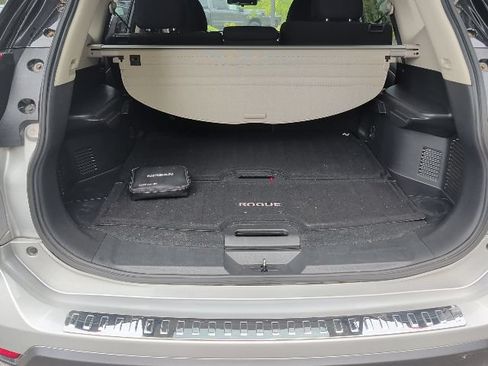 Used 2020 Nissan Rogue SV w/ Sun & Sound Touring Package AWD/4WD image 5