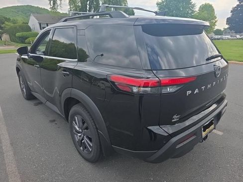 Certified 2023 Nissan Pathfinder SV w/ SV Premium Package AWD/4WD image 3