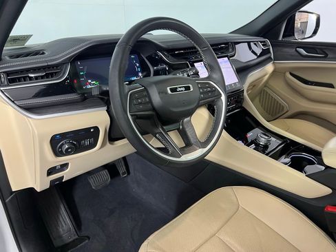 Used 2022 Jeep Grand Cherokee Limited 4xe w/ Luxury Tech Group II image 22