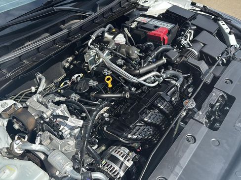 Used 2025 Nissan Altima 2.5 SV FWD image 33