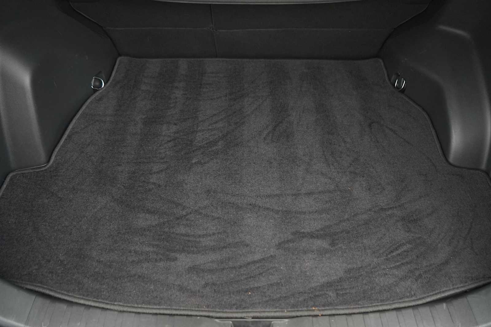 Used 2021 Toyota RAV4 XLE w/ Convenience Package FWD image 5