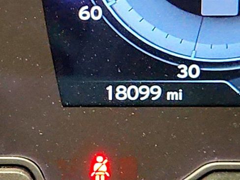 Used 2016 BMW i8 image 13