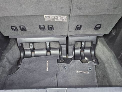 Used 2015 Toyota Sienna Limited Premium FWD image 9