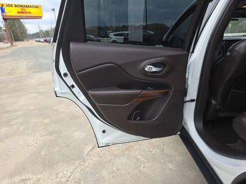 Used 2017 Jeep Cherokee Trailhawk image 50