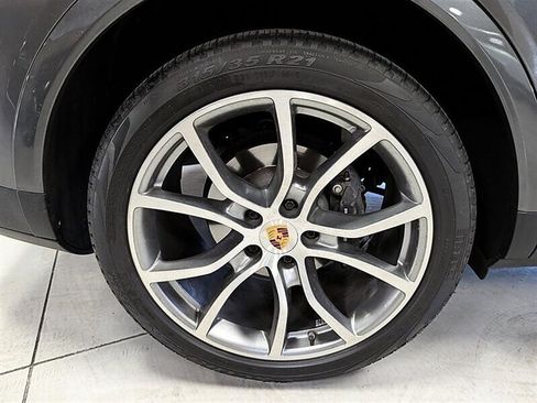 Used 2023 Porsche Cayenne w/ Premium Package AWD/4WD image 13