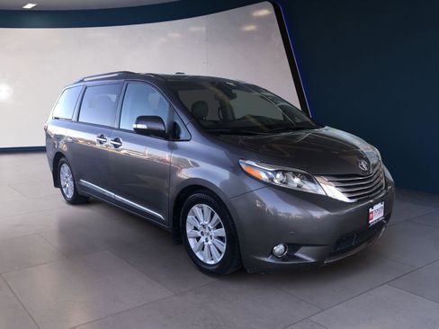 Used 2016 Toyota Sienna Limited Premium image 7