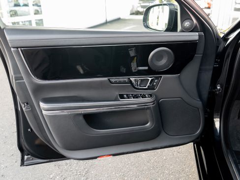 Used 2015 Jaguar XJ RWD image 10