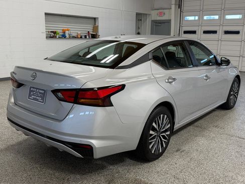 Used 2025 Nissan Altima 2.5 SV FWD image 4